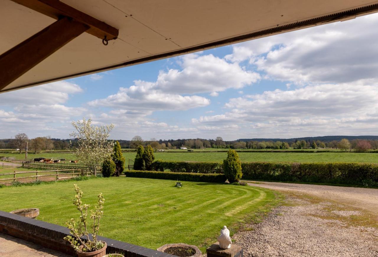 Tixall Manor Farm Stafford Exterior foto