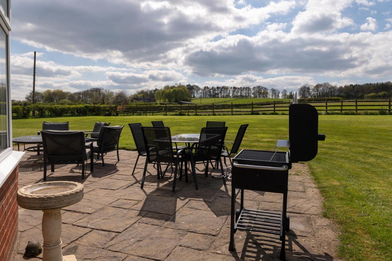 Tixall Manor Farm Stafford Exterior foto